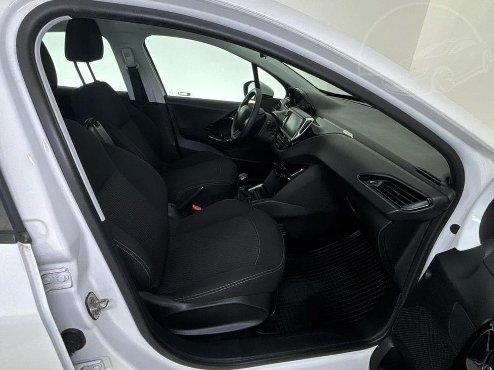 2017 Peugeot 208 - 9