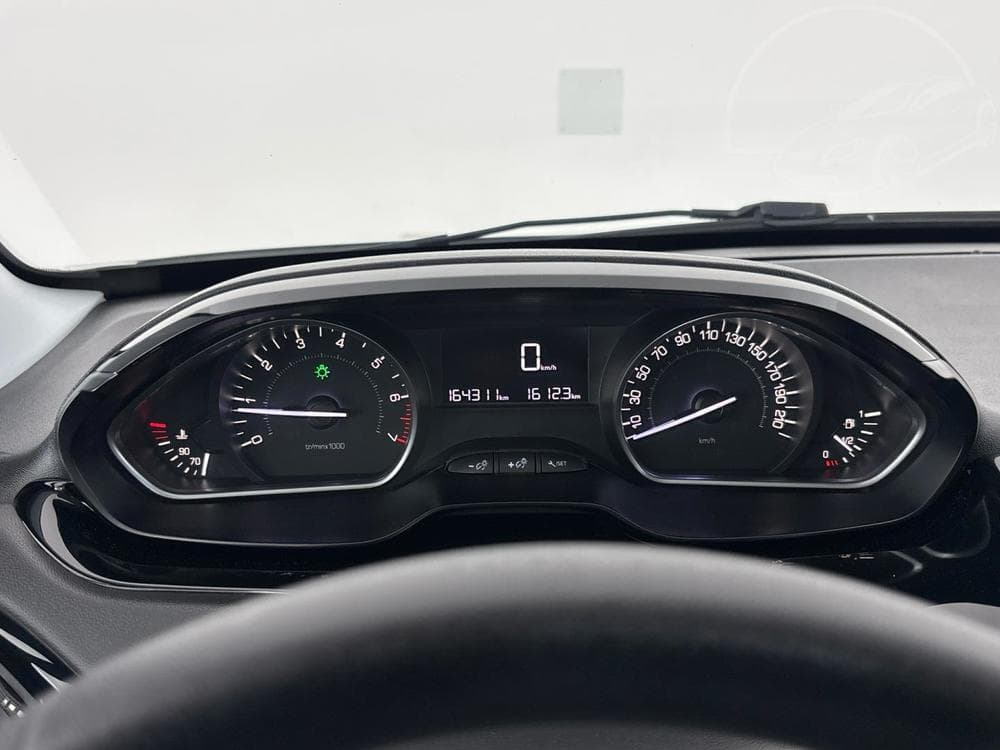 2017 Peugeot 208 - 11