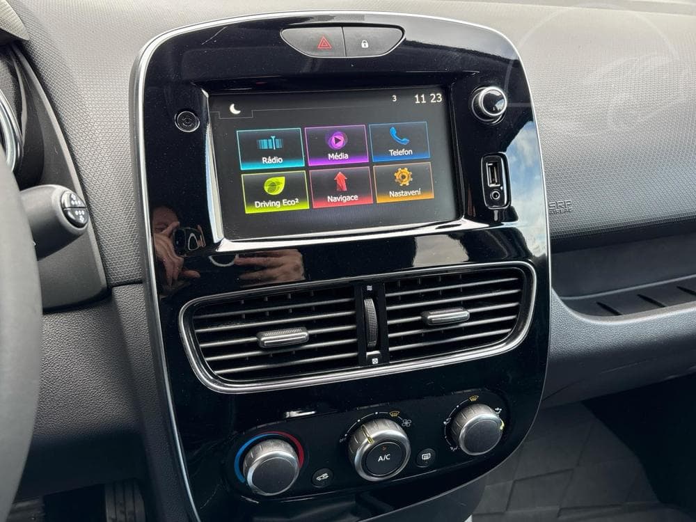 2020 Renault Clio - 12