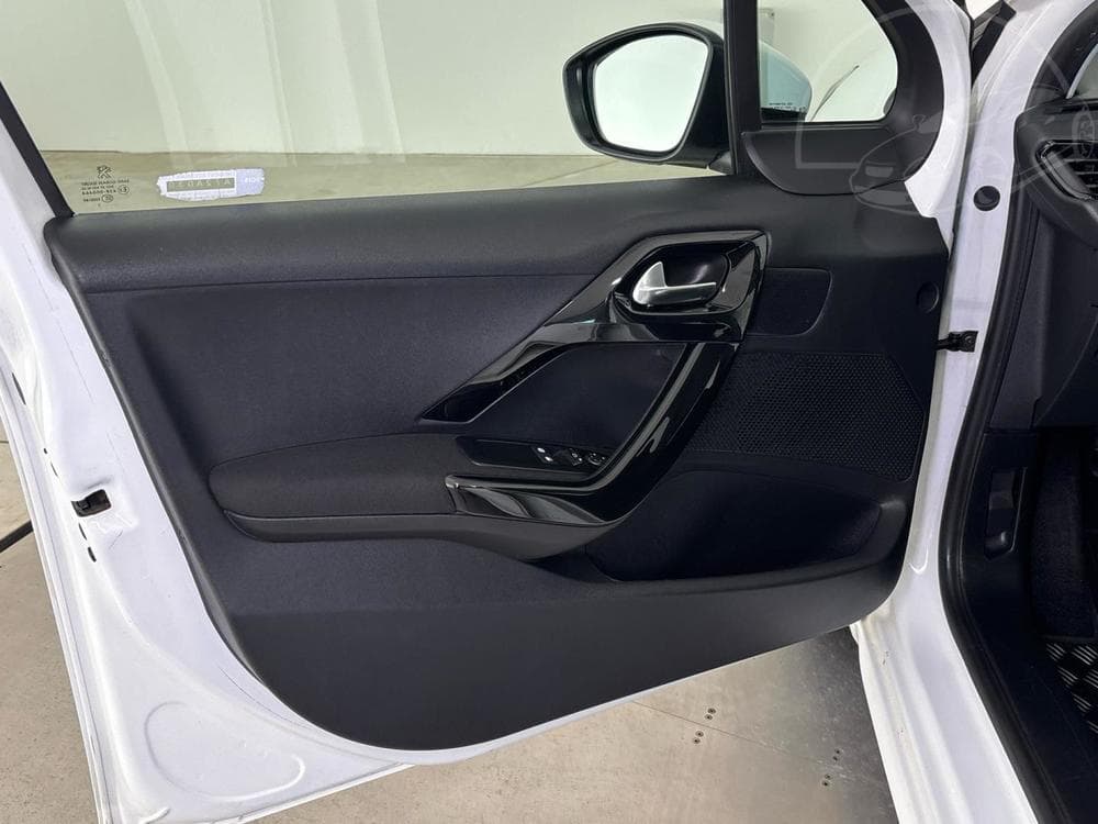 2017 Peugeot 208 - 13