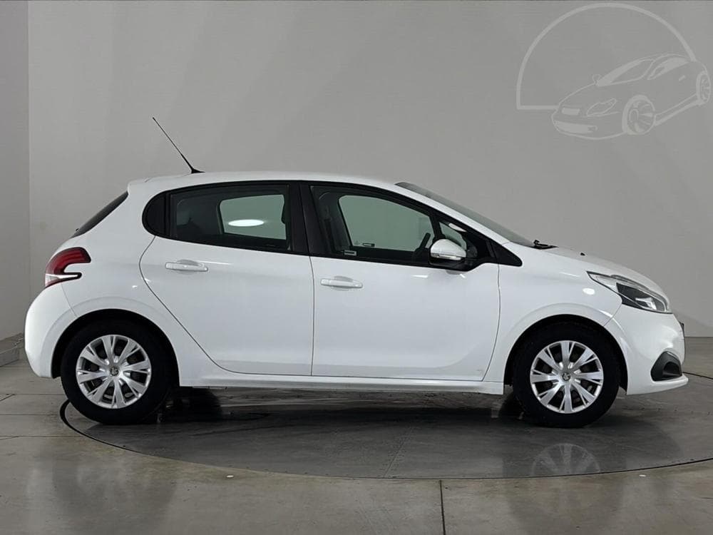 2017 Peugeot 208 - 16