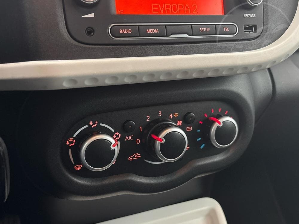 2017 Renault Twingo - 19