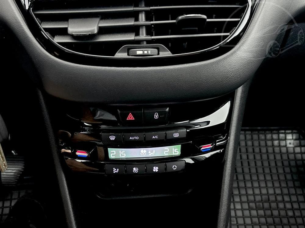2017 Peugeot 208 - 19