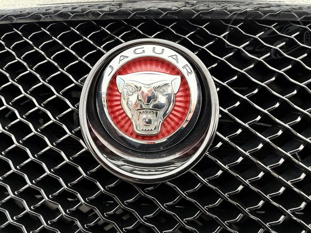 2015 Jaguar XF - 9