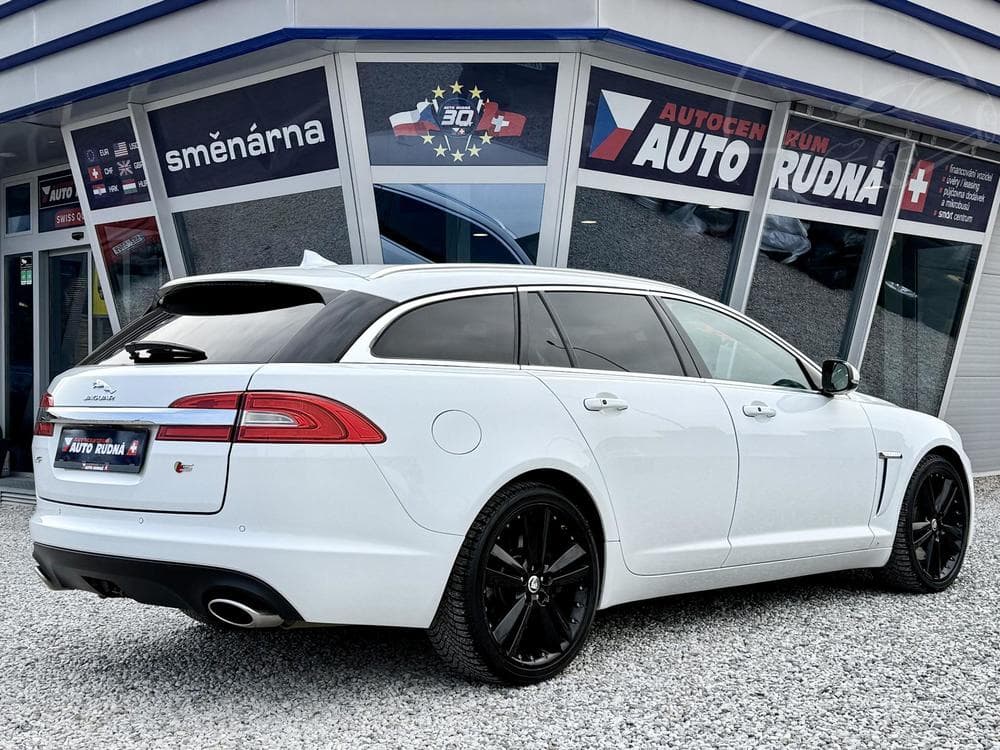 2015 Jaguar XF - 15