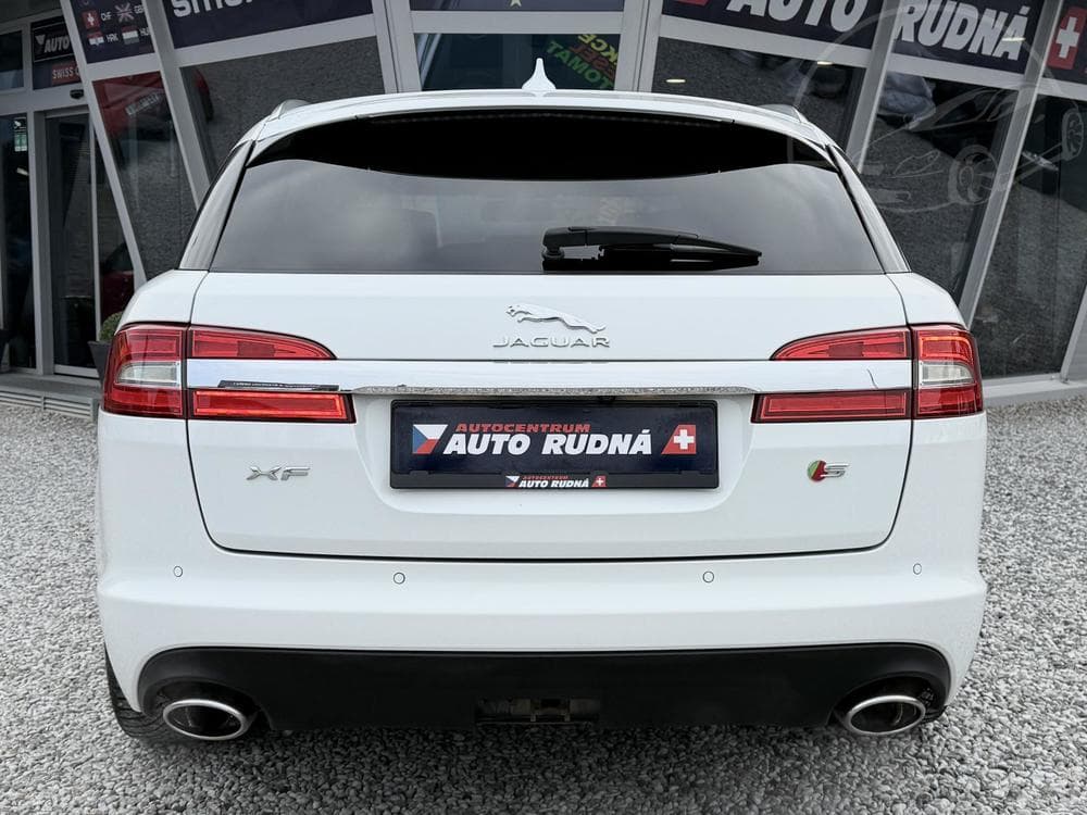 2015 Jaguar XF - 17