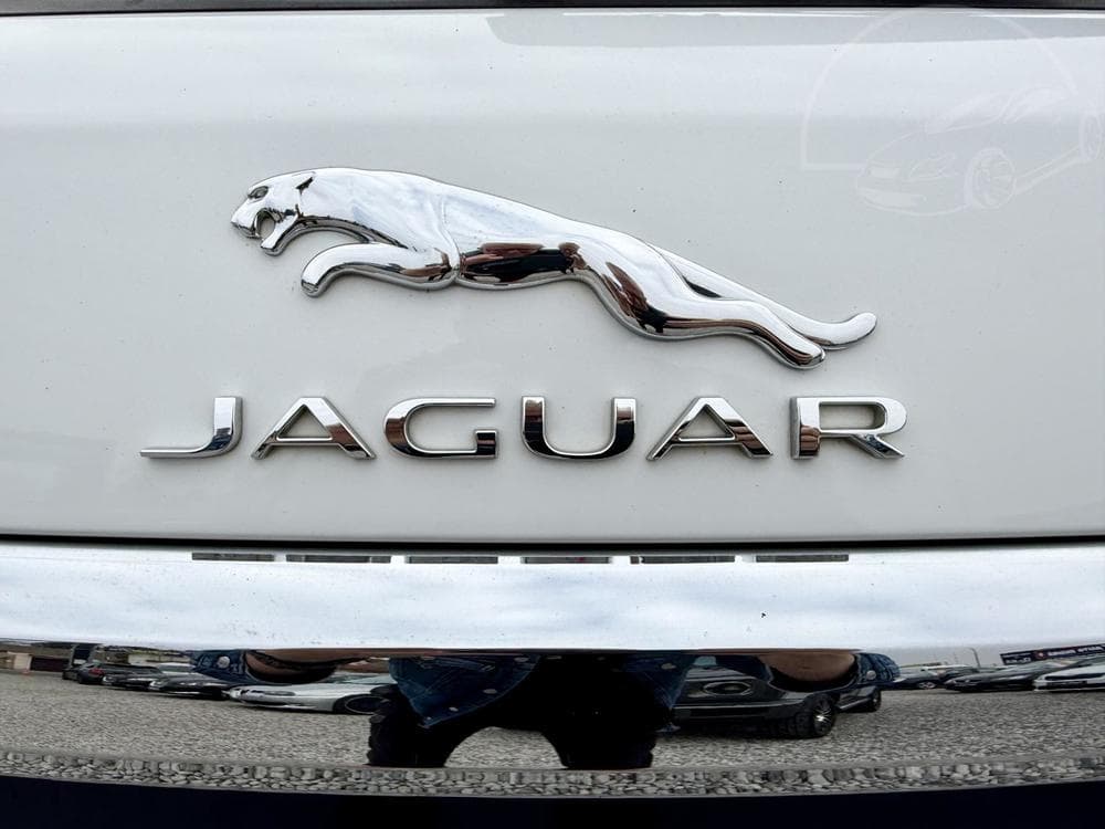 2015 Jaguar XF - 19