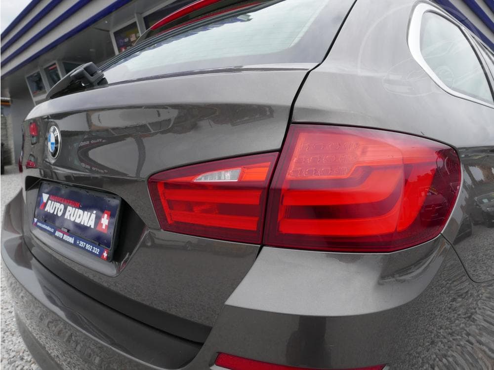 2012 BMW 5-SERIES - 11