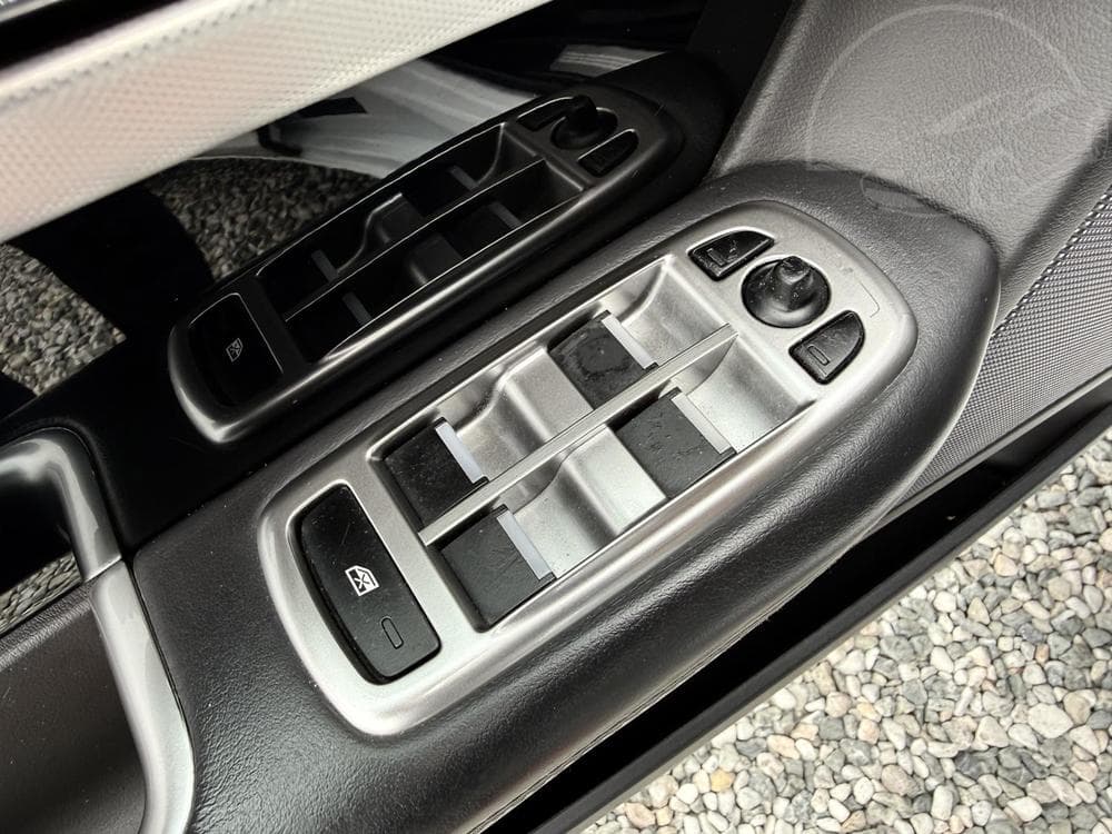 2015 Jaguar XF - 39