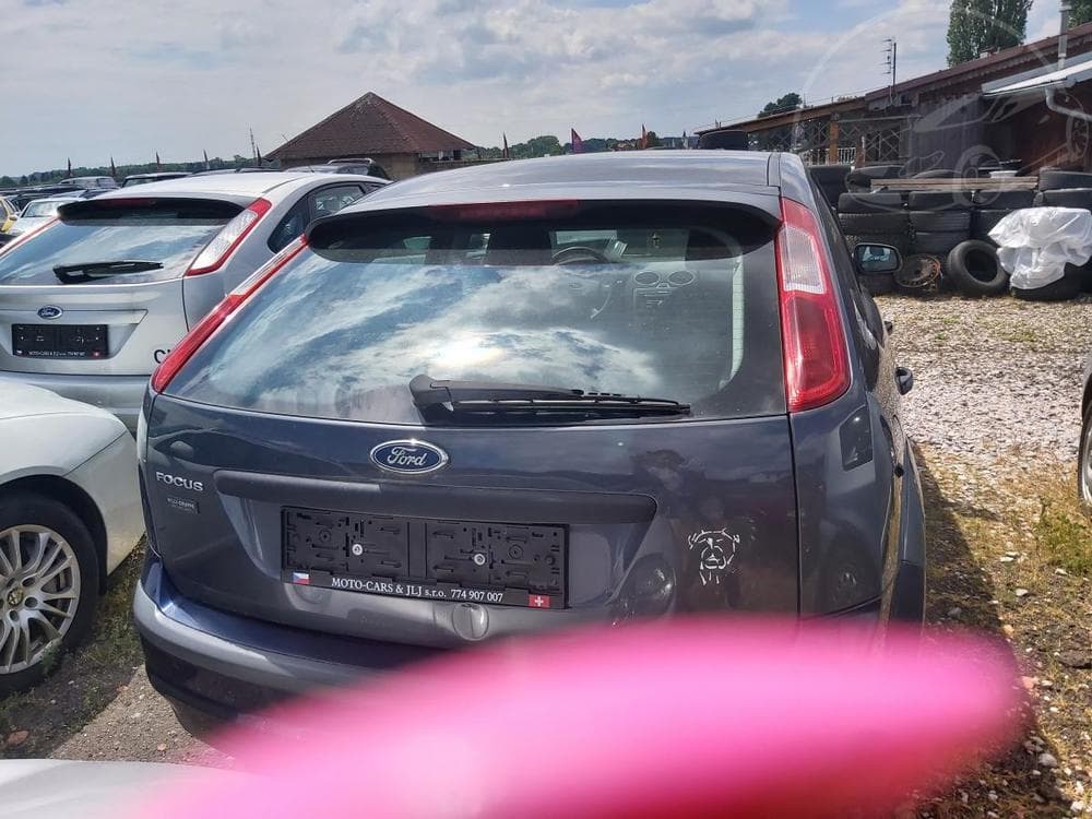 2005 Ford FOCUS - 6