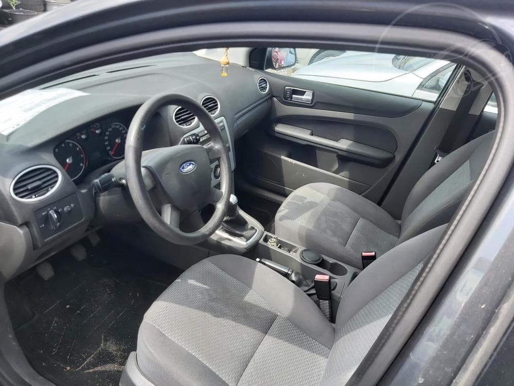 2005 Ford FOCUS - 8