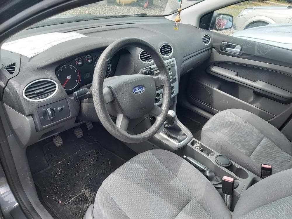 2005 Ford FOCUS - 9