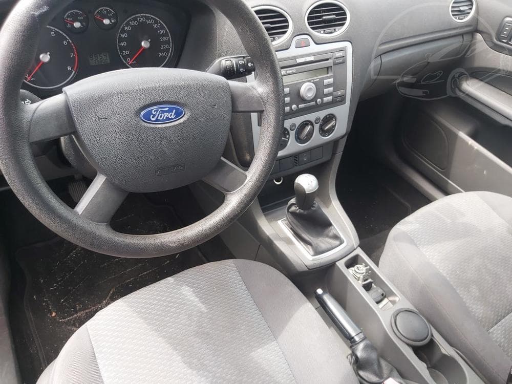 2005 Ford FOCUS - 10