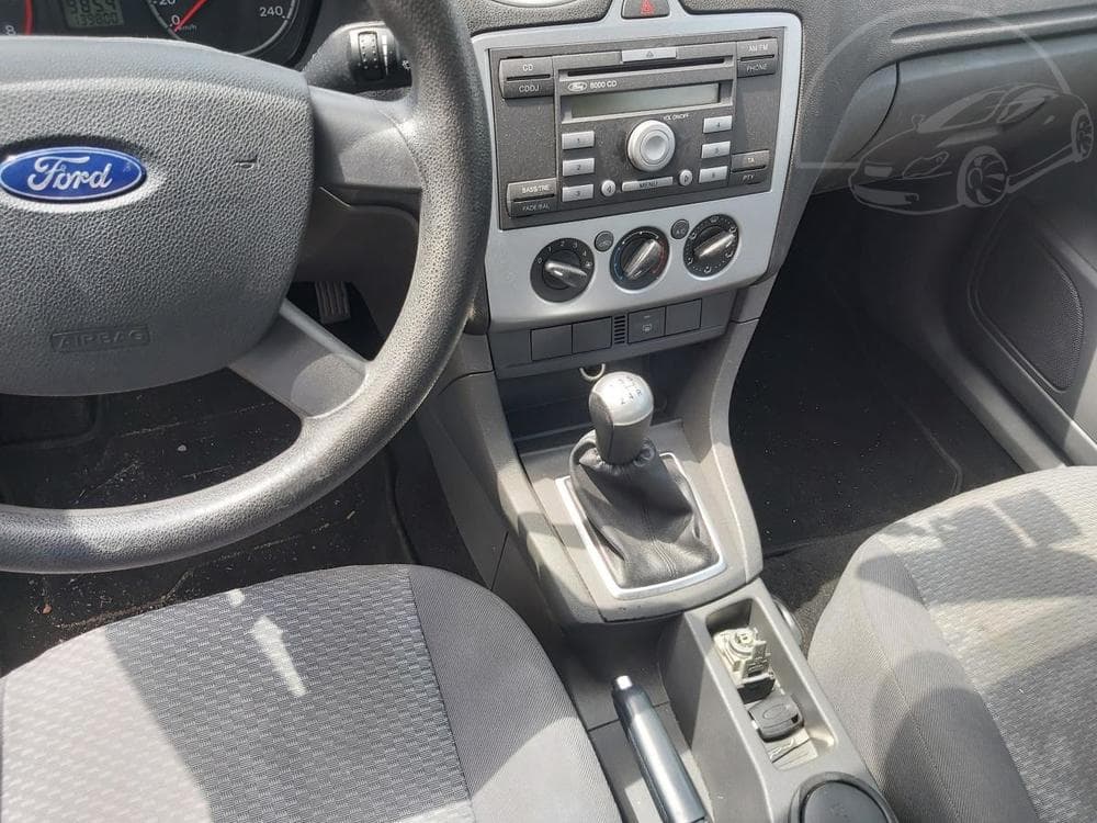 2005 Ford FOCUS - 11