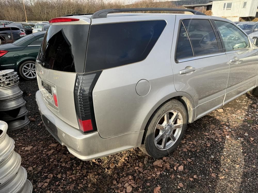 2007 Cadillac SRX - 11