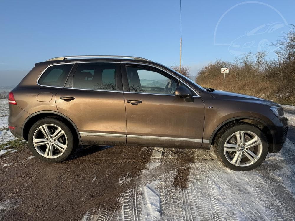 2011 Volkswagen Touareg - 16