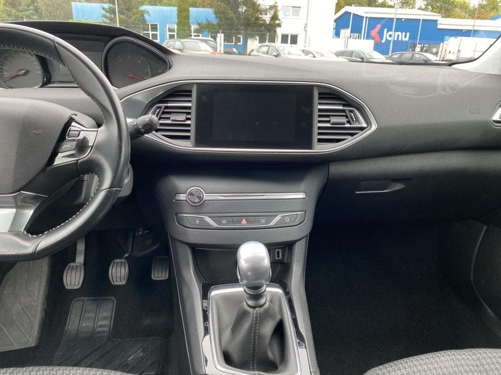 2018 Peugeot 308 - 17