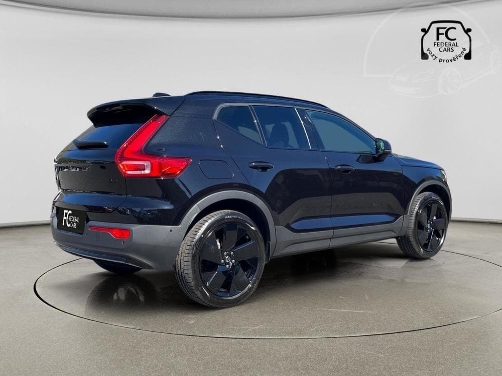 2025 Volvo XC40 - 11
