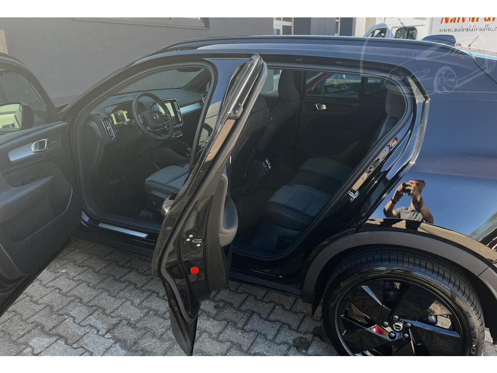 2025 Volvo XC40 - 19