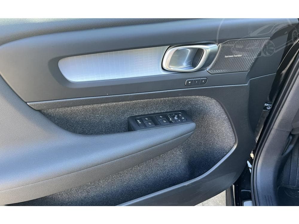 2025 Volvo XC40 - 21