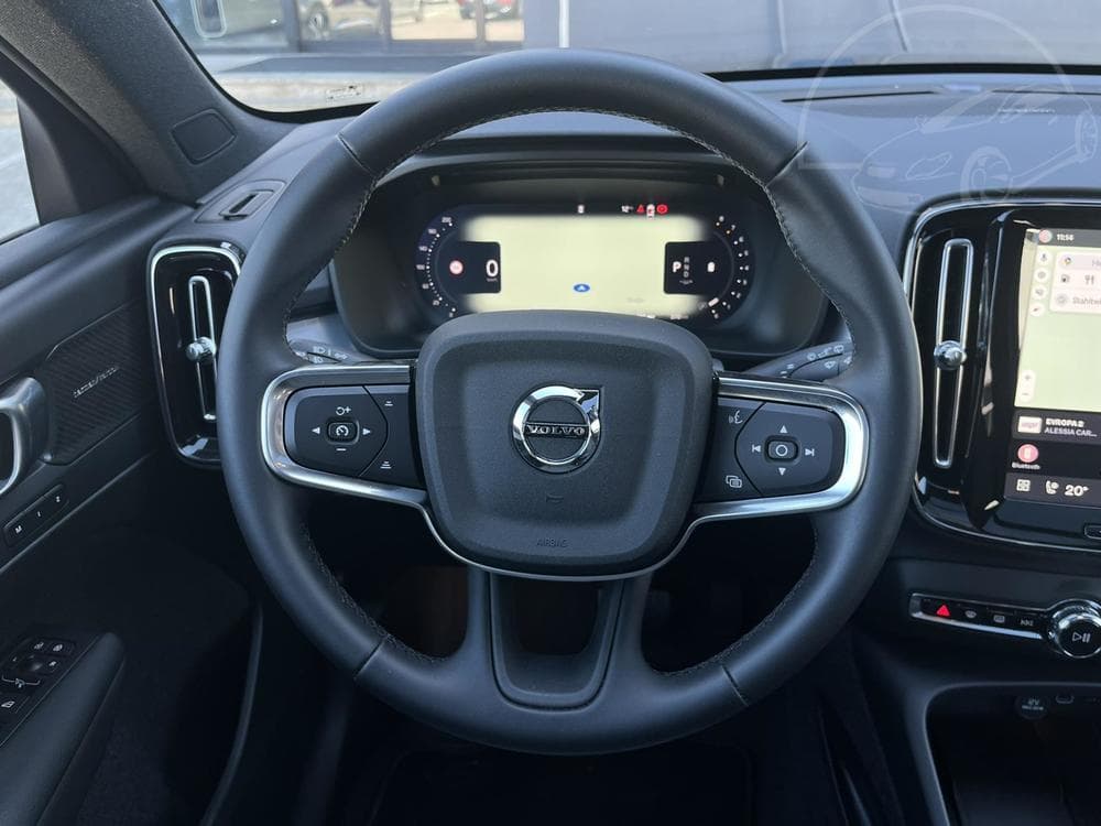 2025 Volvo XC40 - 29