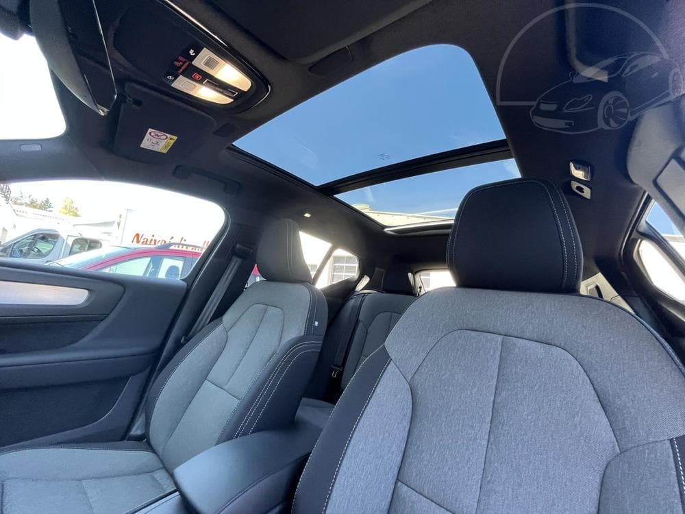 2025 Volvo XC40 - 35