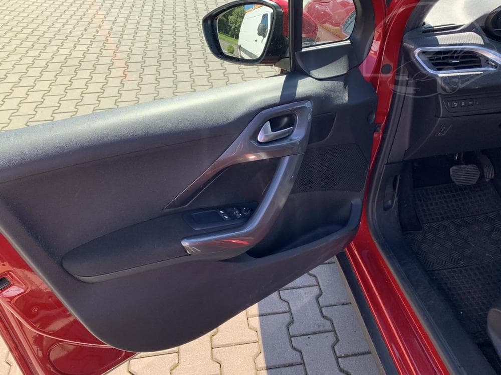 2017 Peugeot 2008 - 14