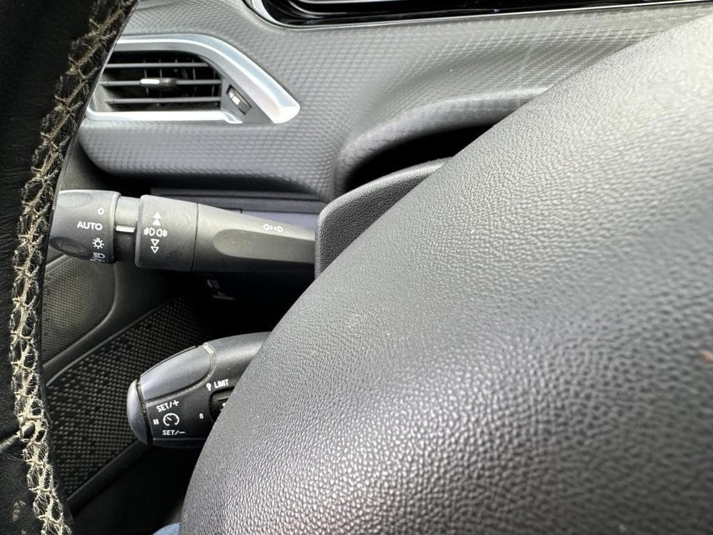 2017 Peugeot 2008 - 18