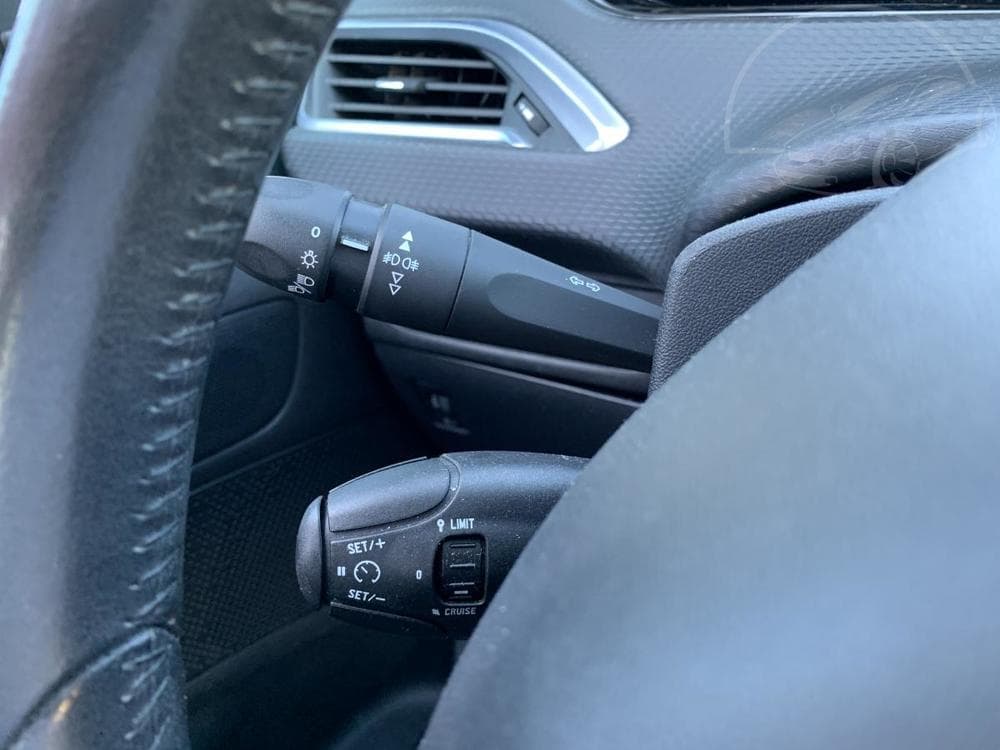 2017 Peugeot 2008 - 18