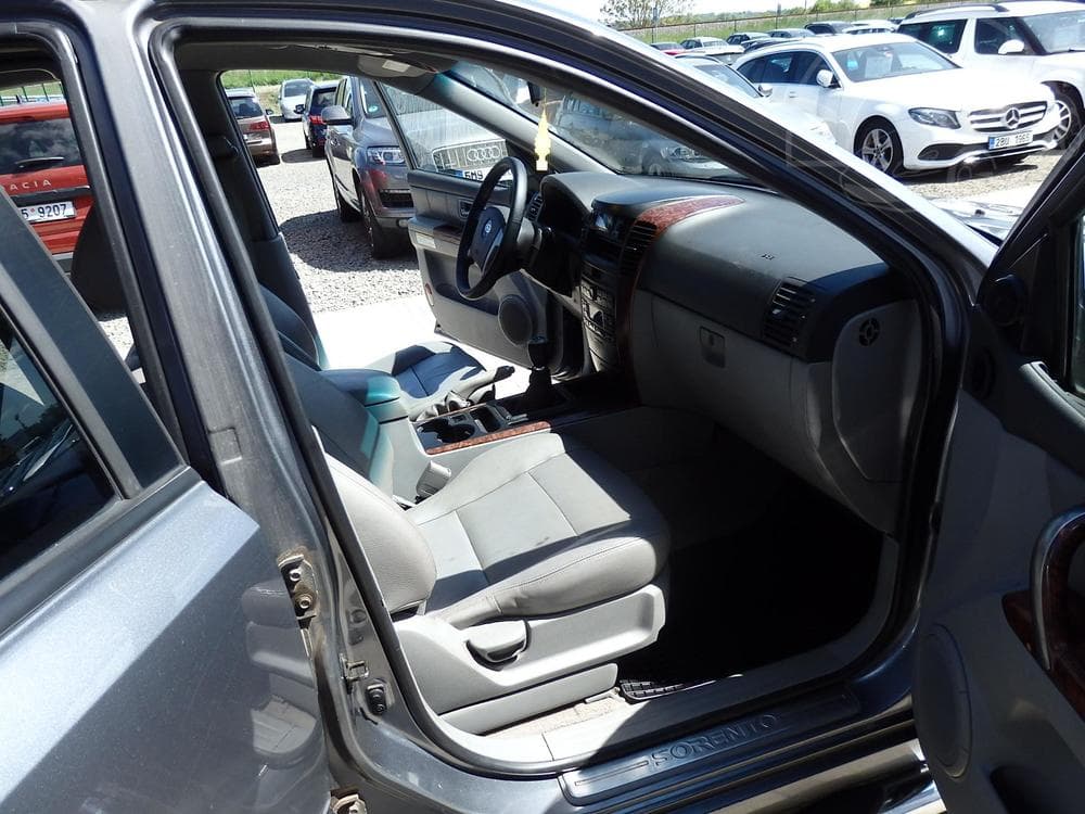 2004 Kia SORENTO - 10