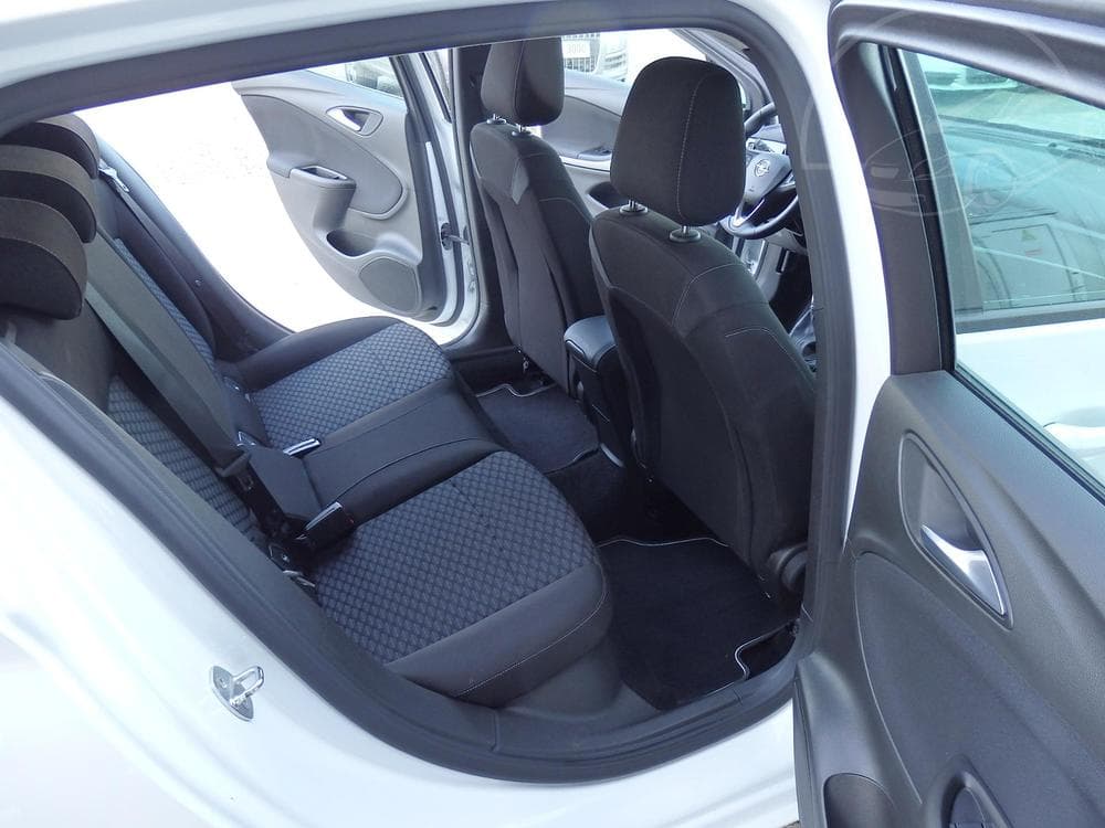 2020 Opel Astra - 10