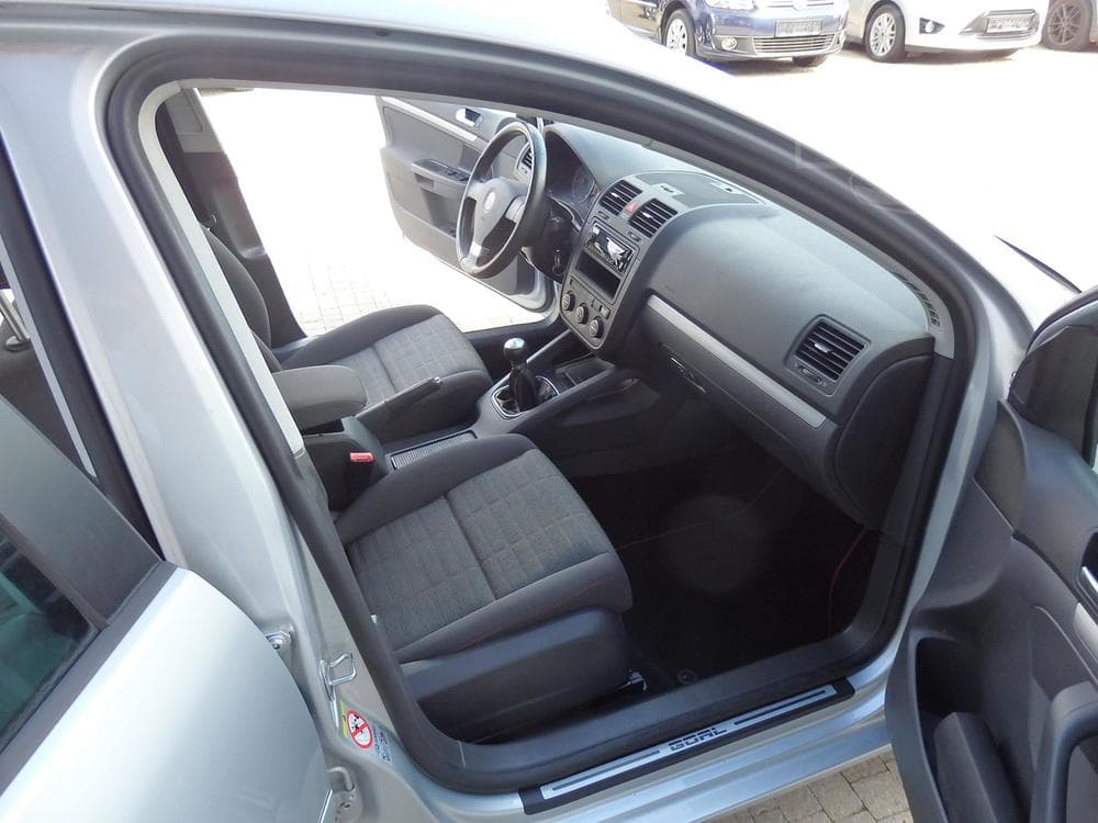 2006 Volkswagen GOLF - 10