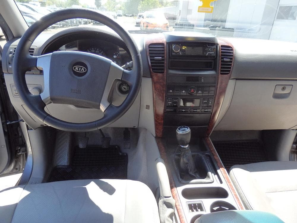 2004 Kia SORENTO - 11