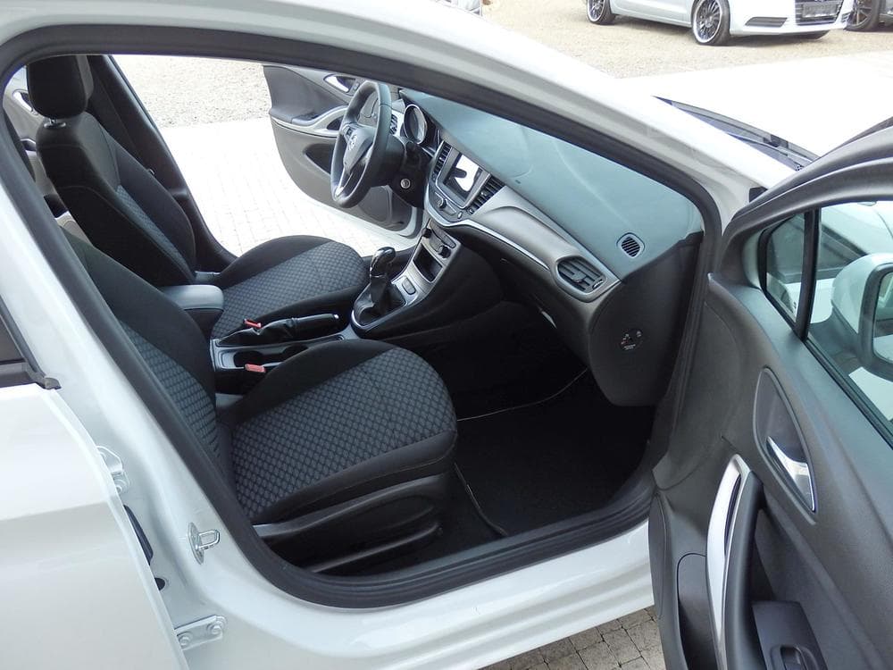 2020 Opel Astra - 11