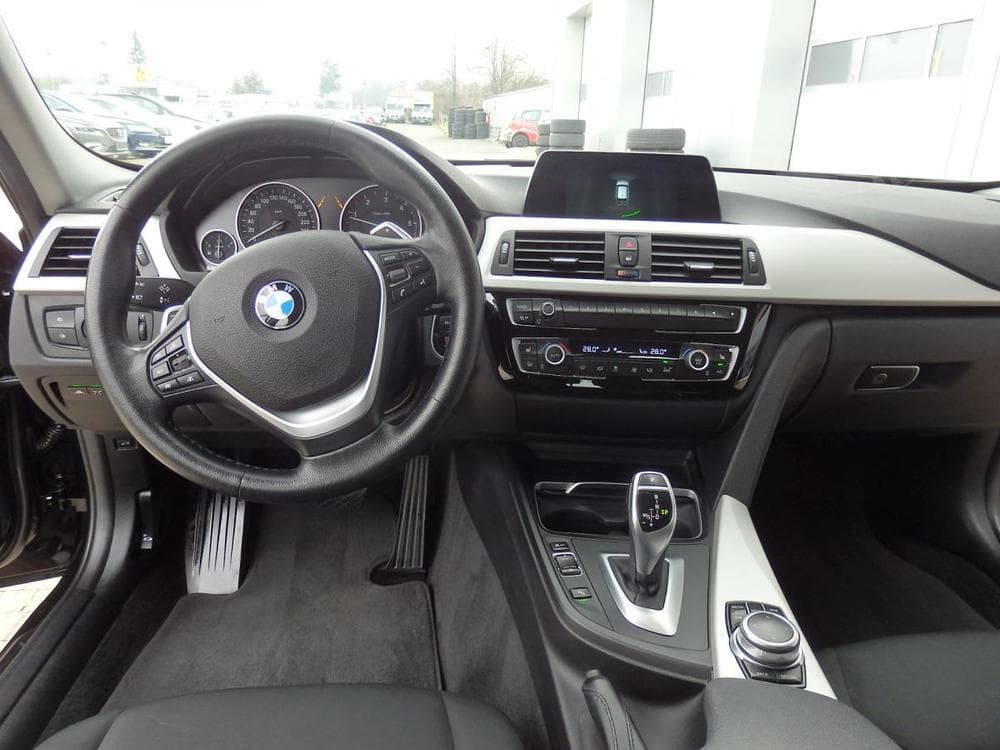 2018 BMW 3-Series - 12