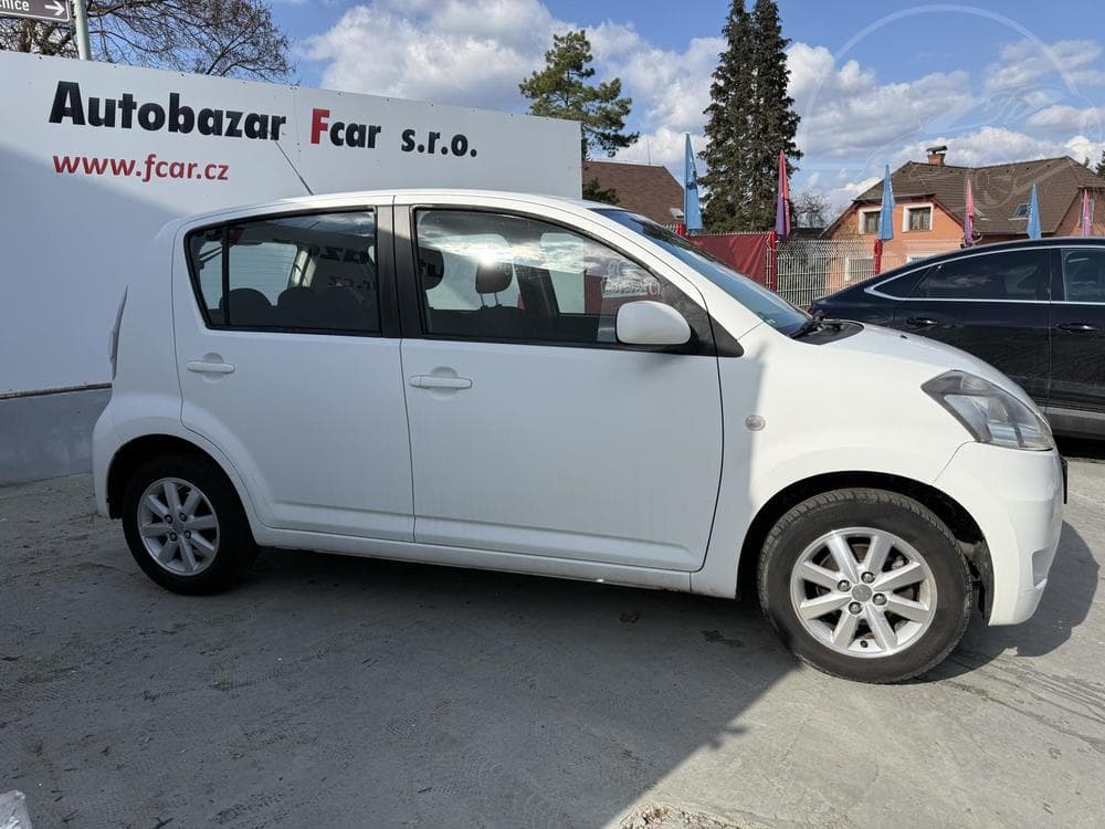 2010 Daihatsu SIRION - 5