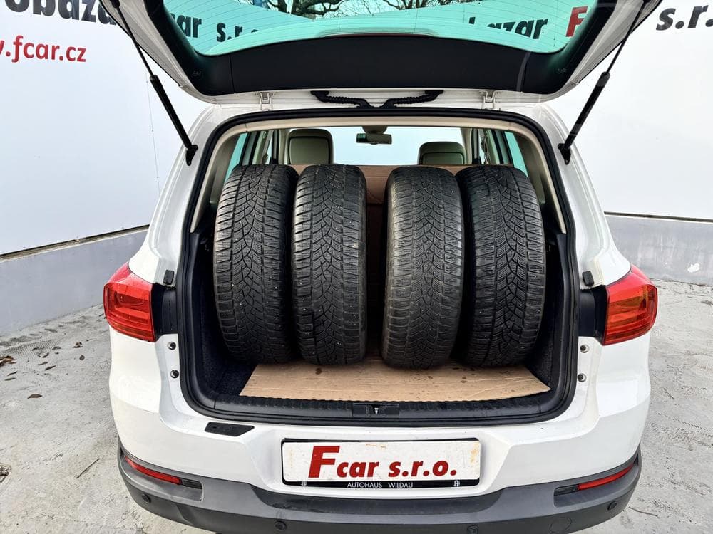 2012 Volkswagen Tiguan - 9