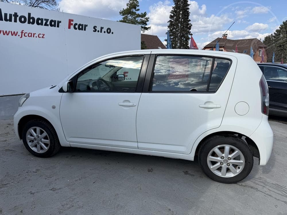 2010 Daihatsu SIRION - 10