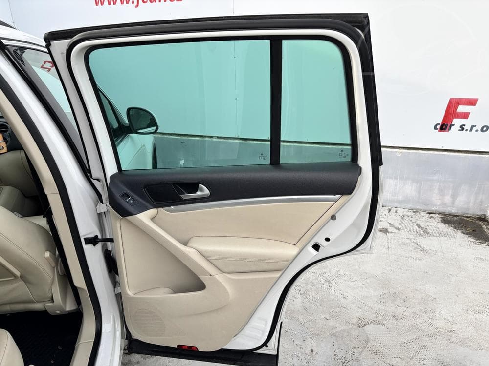 2012 Volkswagen Tiguan - 11