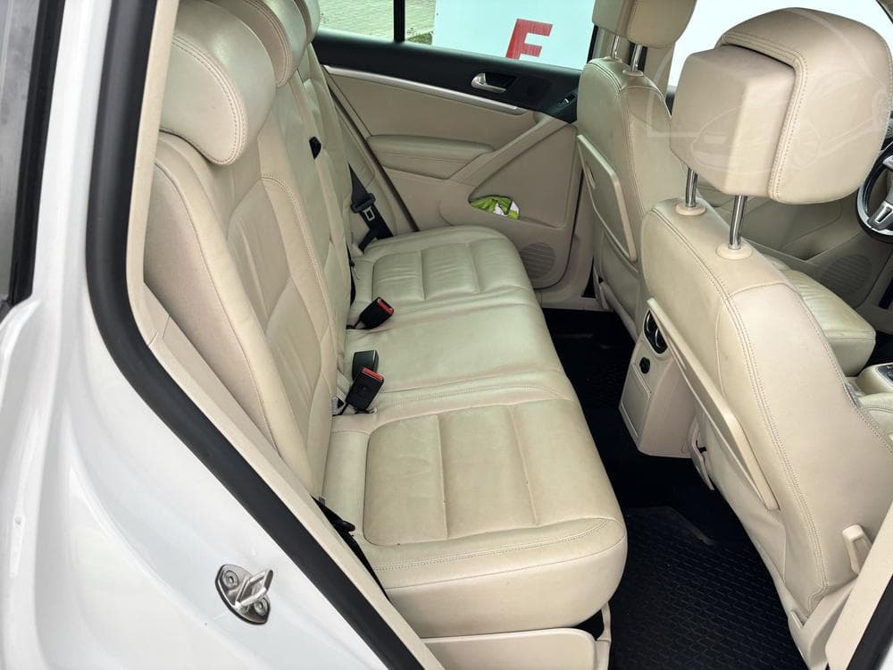 2012 Volkswagen Tiguan - 12