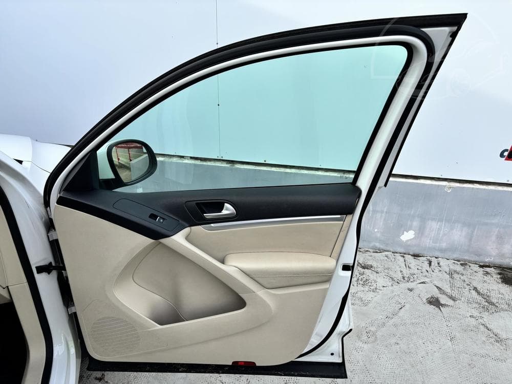 2012 Volkswagen Tiguan - 14