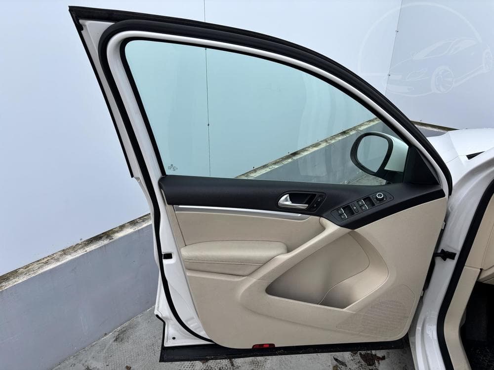 2012 Volkswagen Tiguan - 18