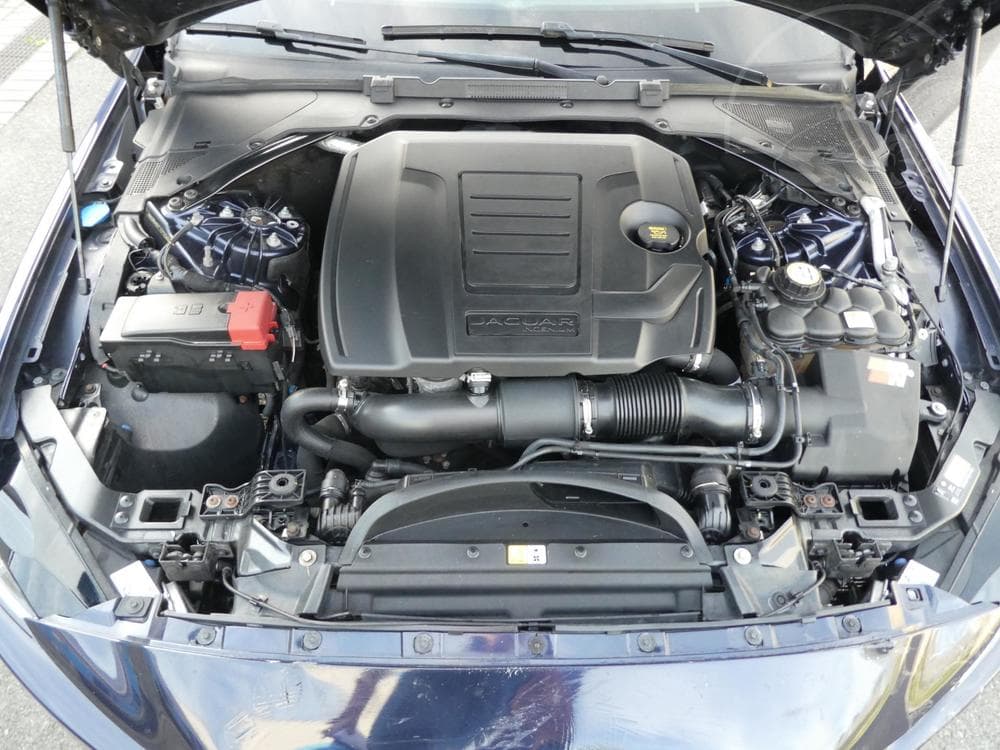 2018 Jaguar Xe - 7