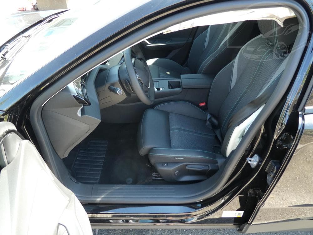 2025 Peugeot 408 - 82