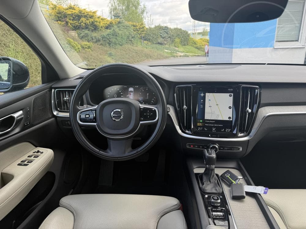 2020 Volvo V60 - 31