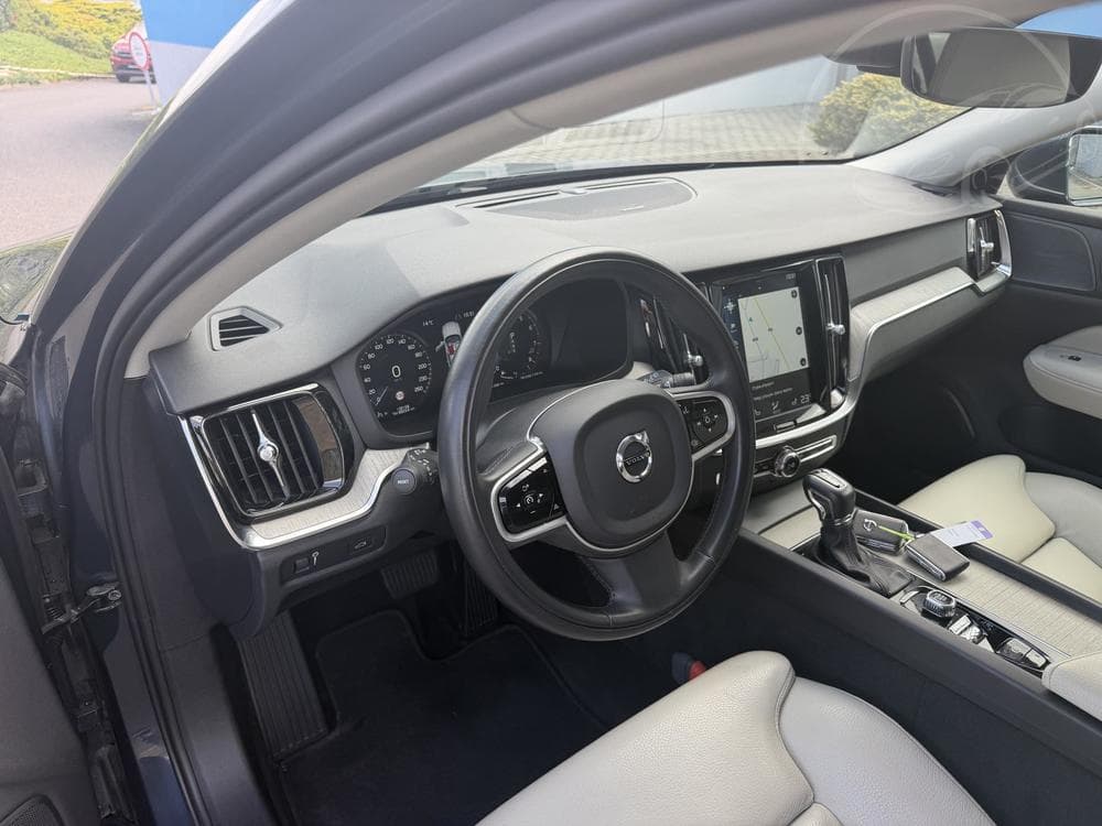 2020 Volvo V60 - 34