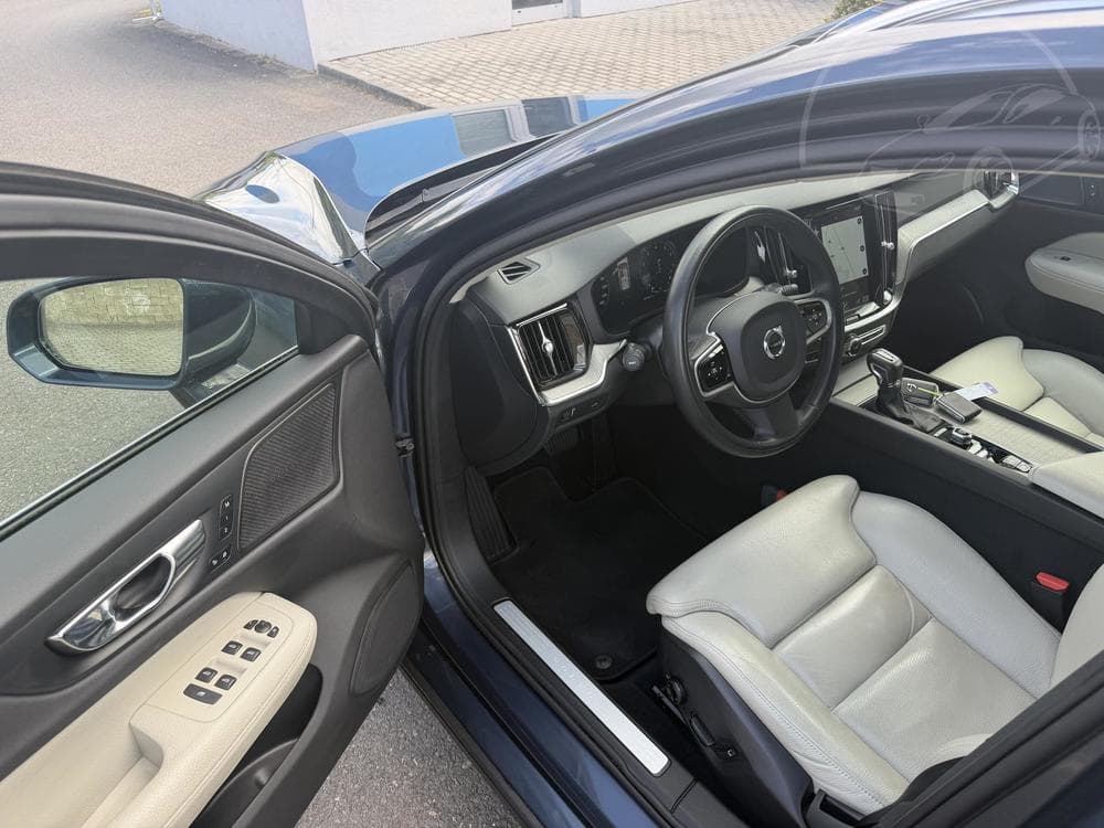 2020 Volvo V60 - 37
