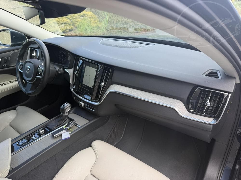 2020 Volvo V60 - 43