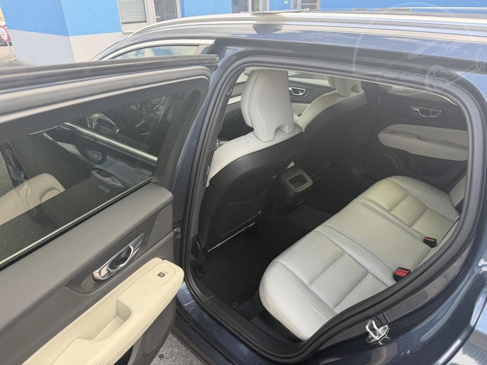 2020 Volvo V60 - 55