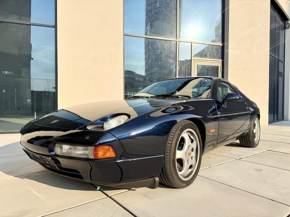 1992 Porsche 928 - 10